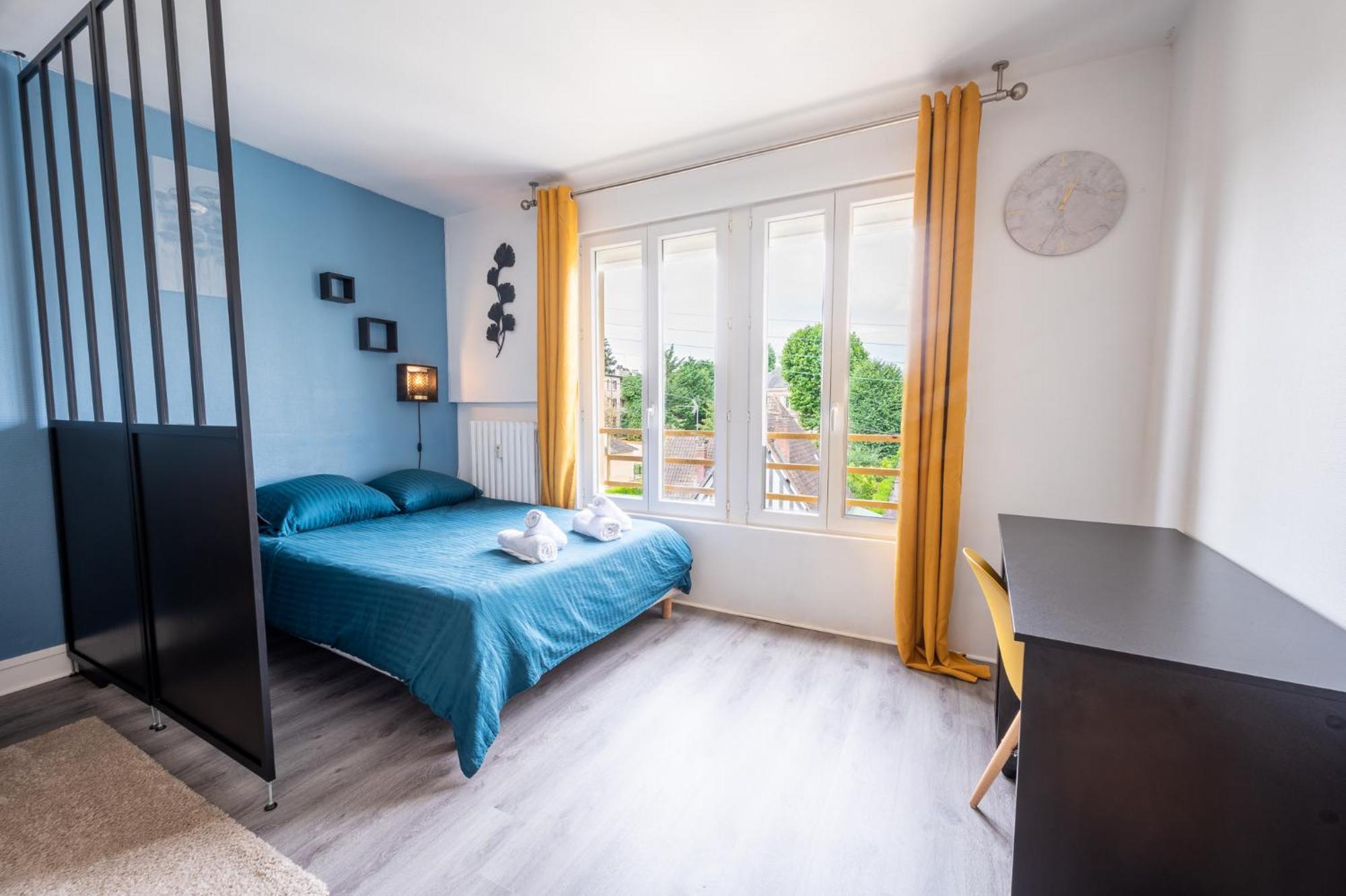 Le Studio Du Commandant Evreux Luaran gambar